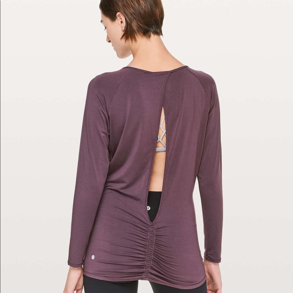 Lululemon open keyhole back long sleeve Top